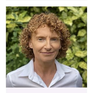 Ms Una McNulty - Professional therapist profile photo