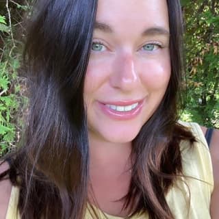 Miss Lindsay  Becker  - Professional therapist profile photo