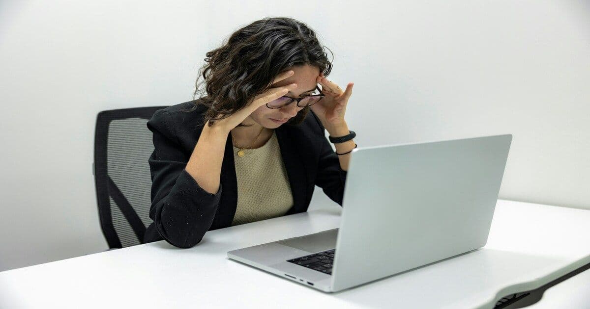 Workplace Anxiety: Signs, Causes, and How to Manage It